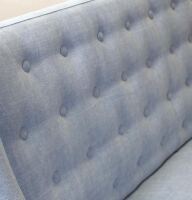 Esszimmer Polsterbank Landhausstil mit Armlehnen und Knöpfen