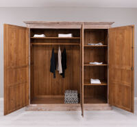 Massiver Kleiderschrank dreitürig in Landhausoptik shabby chic / antik look