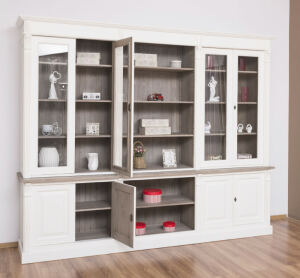 Landhaus Wohnwand mit Vintrinen shabby chic / antik look