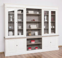Landhaus Wohnwand mit Vintrinen shabby chic / antik look