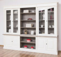 Landhaus Wohnwand mit Vintrinen shabby chic / antik look