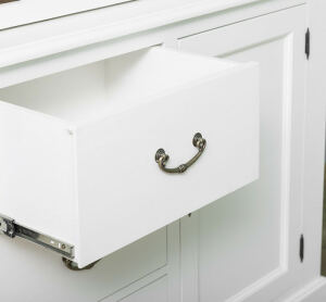 Romantischer Buffetschrank mit Vitrinenaufsatz multicolor